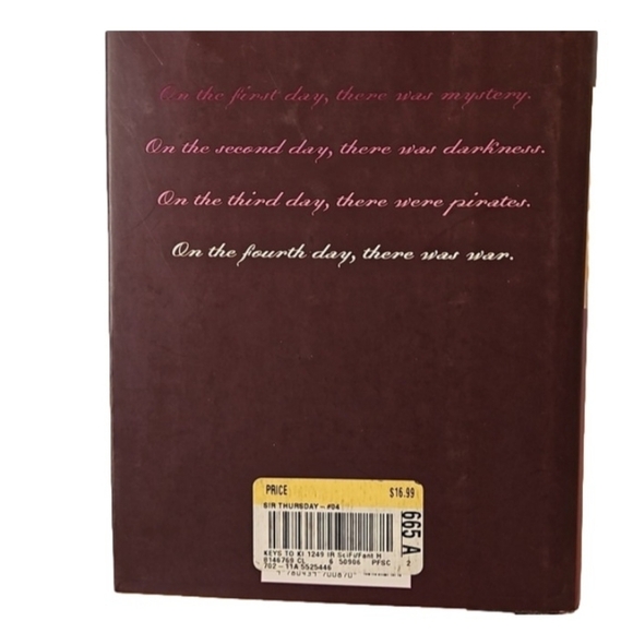 Garth Nix The Keys to the Kingdom Book 4. Sir Thursday Home Accent Cofffe table - Picture 2 of 15